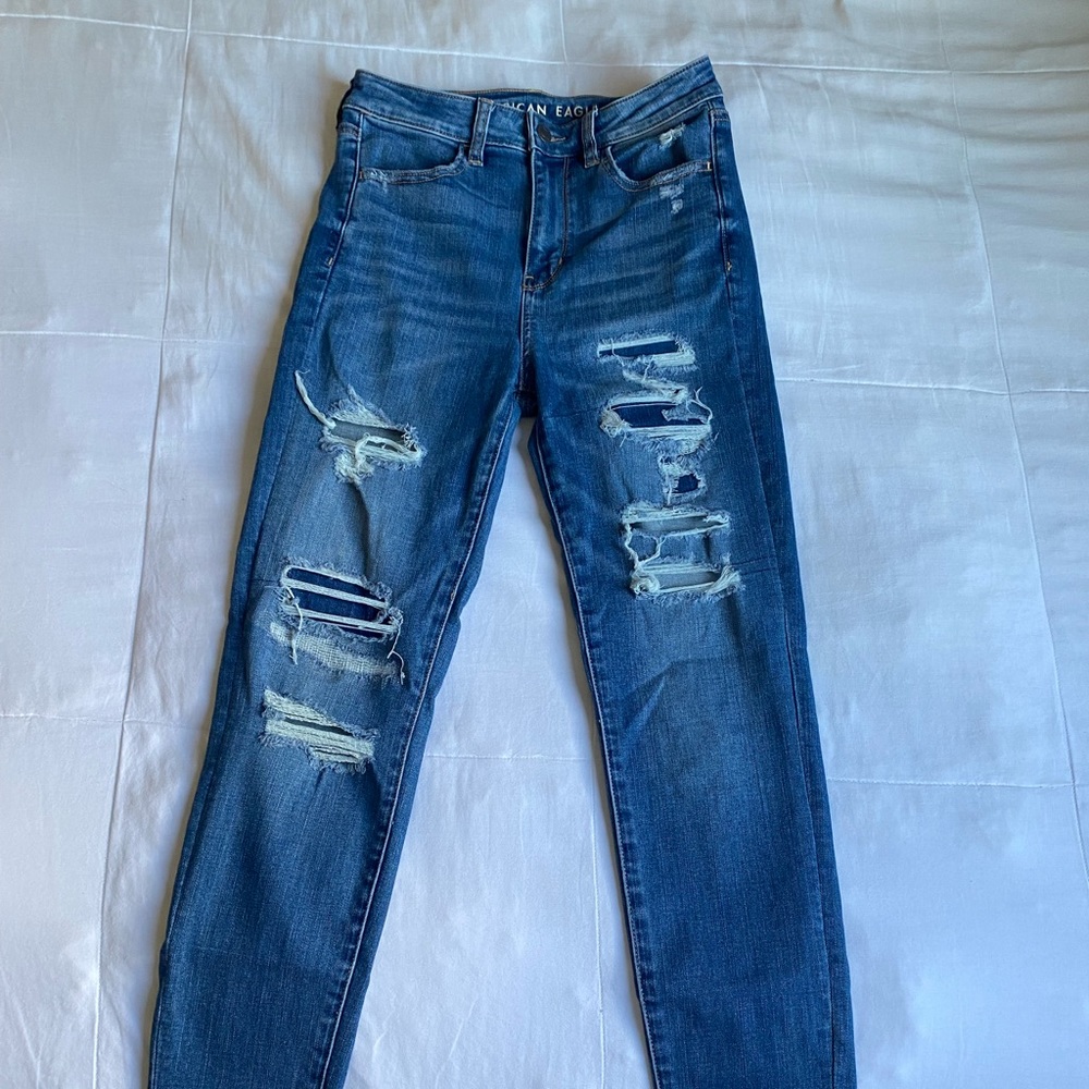 AMERICAN EAGLE JEANS